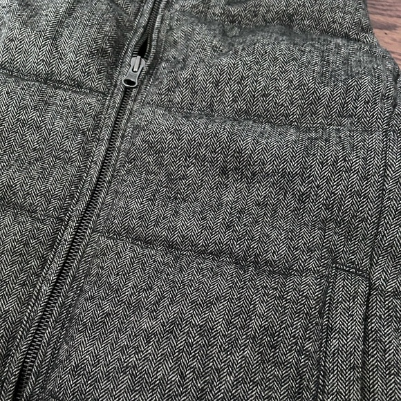 Old Navy Women's Dark Gray Wool Blend Tweed Zip-Up Puffer Vest - Picture 7 of 11